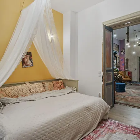 Villa Creative Retreat And Artist Haven Bohemian On Calea Victoriei