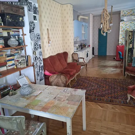 Creative Retreat And Artist Haven Bohemian On Calea Victoriei * Boekarest