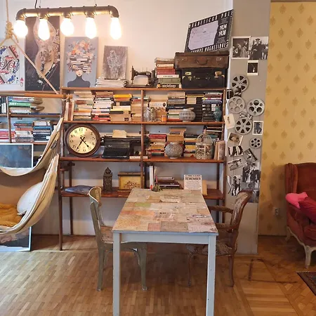 Creative Retreat And Artist Haven Bohemian On Calea Victoriei *
