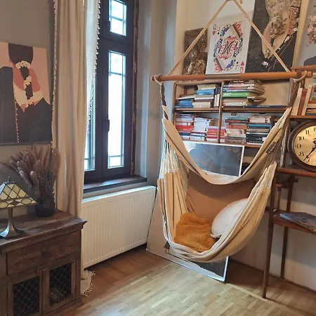 Creative Retreat And Artist Haven Bohemian On Calea Victoriei * Boekarest