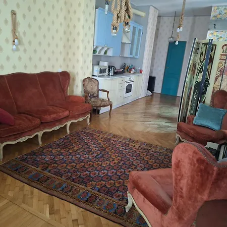 Creative Retreat And Artist Haven Bohemian On Calea Victoriei Boekarest
